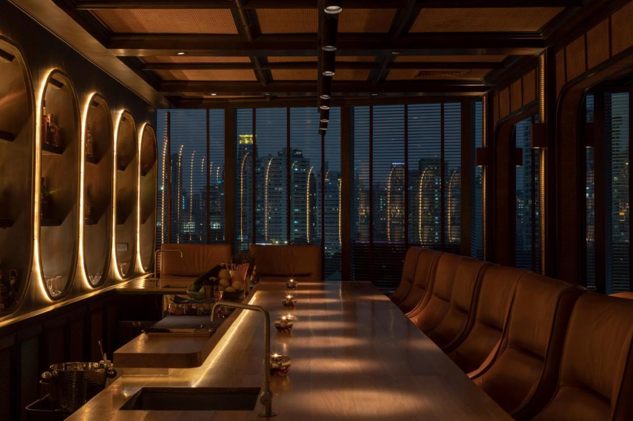 Muu Bangkok, Small Luxury Hotels Of The World Exterior foto The 360° Bar