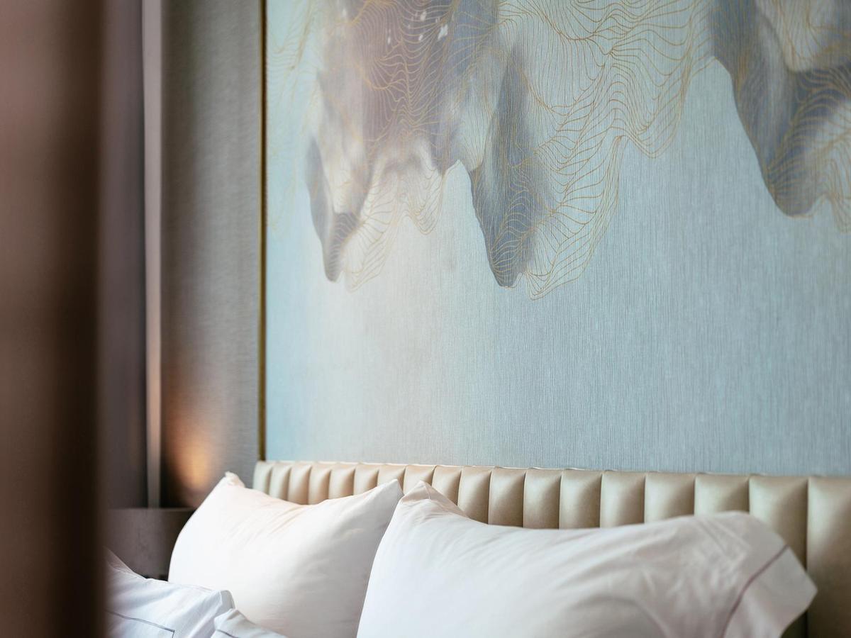 Muu Bangkok, Small Luxury Hotels Of The World Exterior foto A bed with two pillows