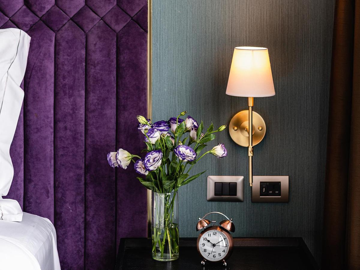 Muu Bangkok, Small Luxury Hotels Of The World Exterior foto A wall light