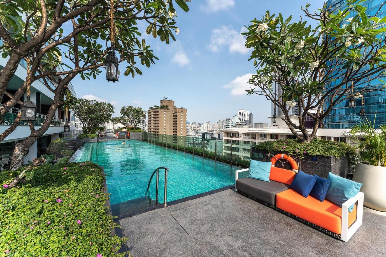 Muu Bangkok, Small Luxury Hotels Of The World Exterior foto The rooftop pool at the hotel