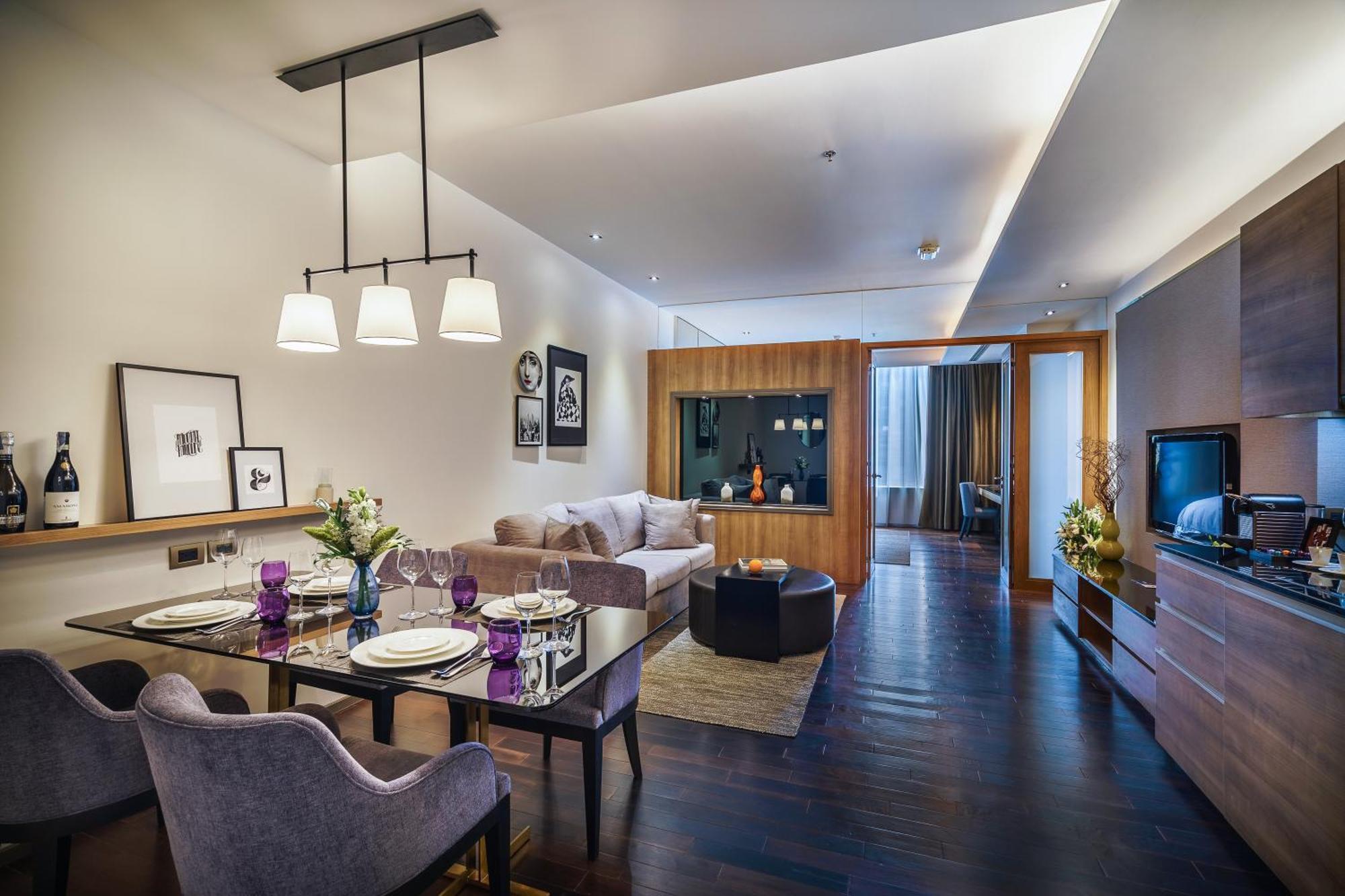 Muu Bangkok, Small Luxury Hotels Of The World Exterior foto A suite at The Hari