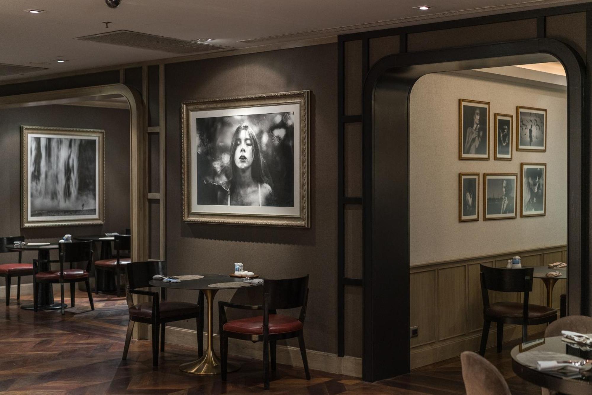 Muu Bangkok, Small Luxury Hotels Of The World Exterior foto Interior of the restaurant