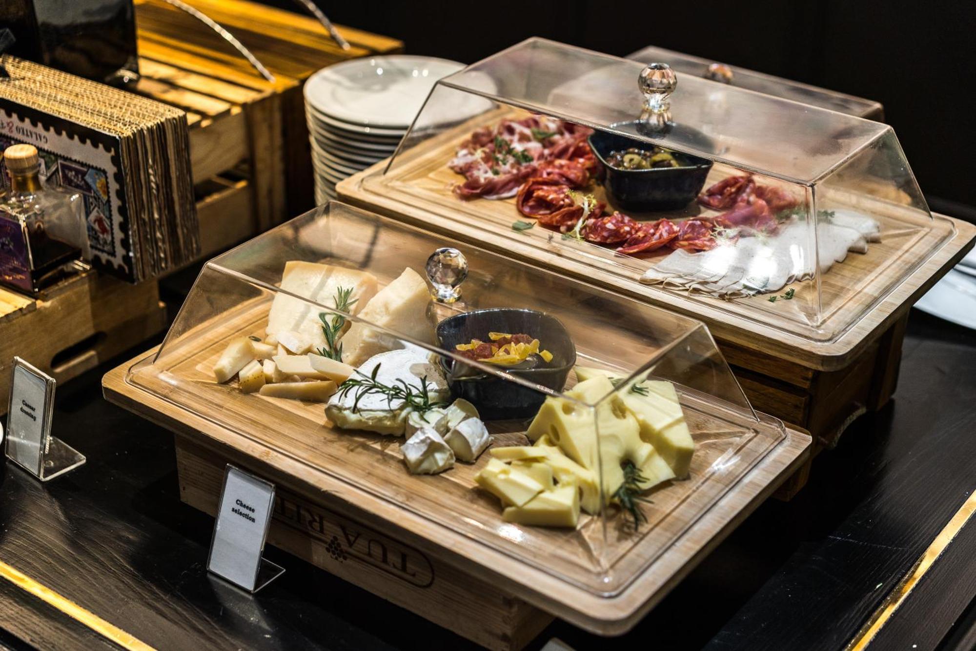 Muu Bangkok, Small Luxury Hotels Of The World Exterior foto A selection of cheese and cold cuts