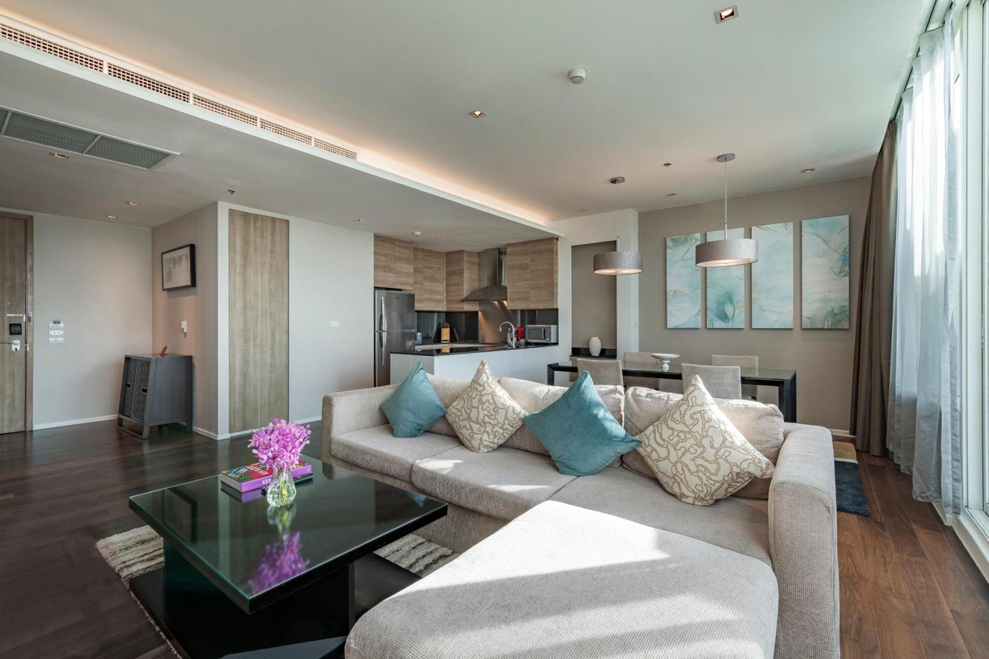 Muu Bangkok, Small Luxury Hotels Of The World Exterior foto A living room in a serviced apartment in Dubai